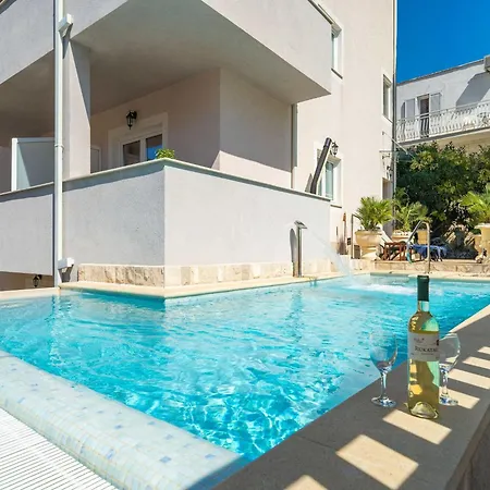 Aura - Comfort 5 With Shared Swimming Pool Apartament