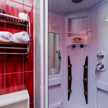 Aura - Comfort 5 With Shared Swimming Pool