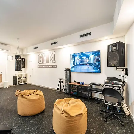 Aura - Comfort 5 With Shared Swimming Pool 아파트 *