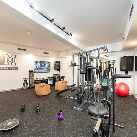 Aura - Comfort 5 With Shared Swimming Pool